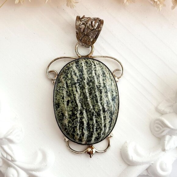 Natural Swiss Opal Green Cabochon Gemstone Artisan 925 Vintage Pendant - Picture 1 of 10